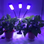 PROFI LED GROW trojramenná lampa so zabudovaným časovačom a stmievačom na všetky rastliny, 20W – červená-modrá-sunlight